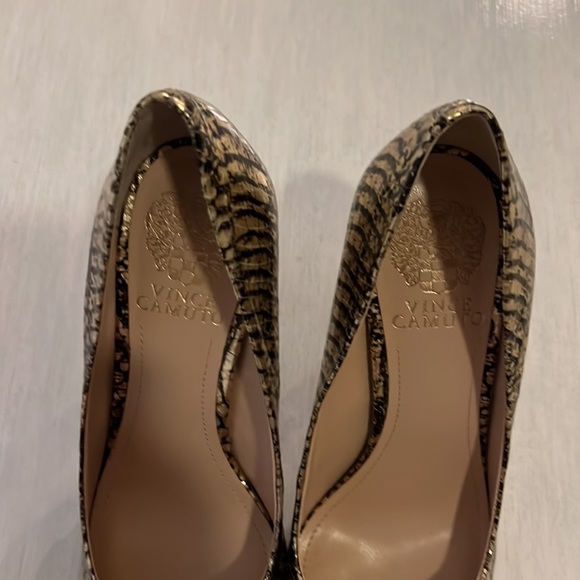 Vince Camuto Women’s Pointed Heels - Picture 2 of 4